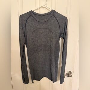 Lululemon 8 Women's Long Sleeve Top